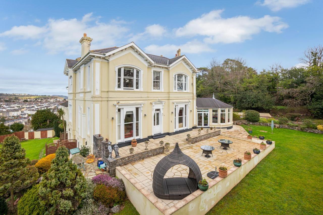 Stunning In Victorian With Garden Apartment *