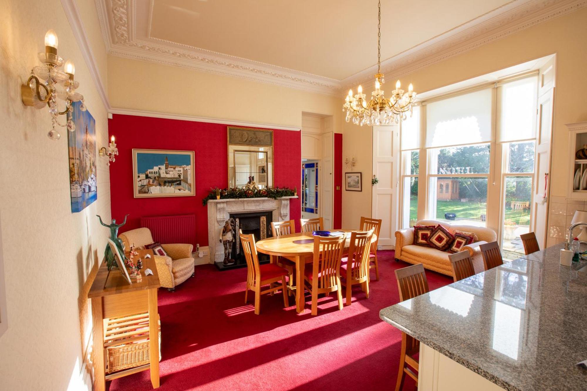 Stunning In Victorian With Garden Apartment *