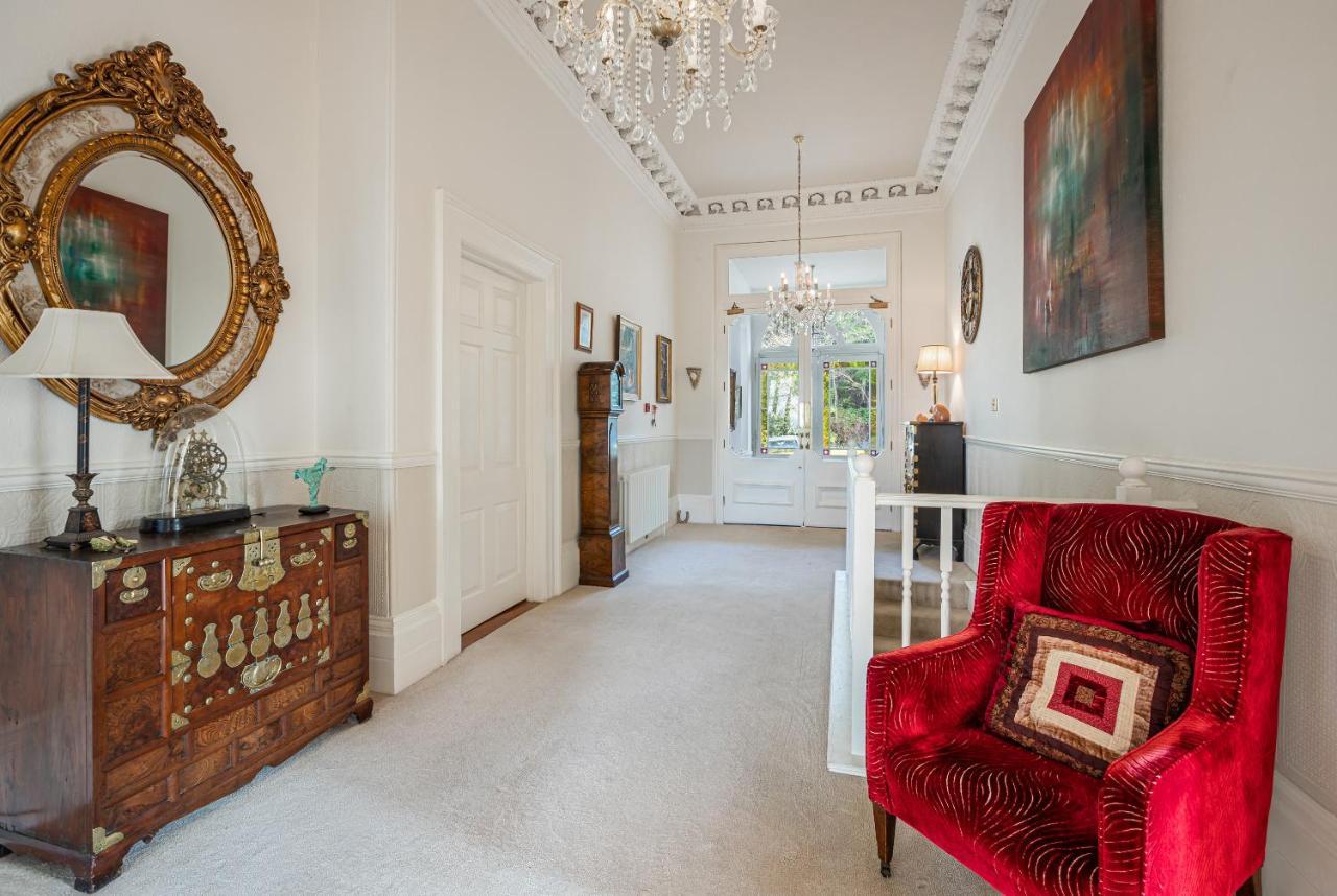 Stunning In Victorian With Garden *